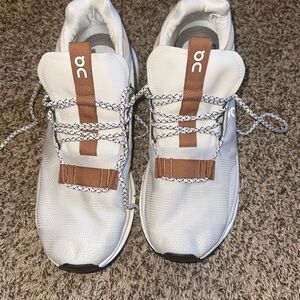 On cloud cloud nova 2. Brand new size men 11